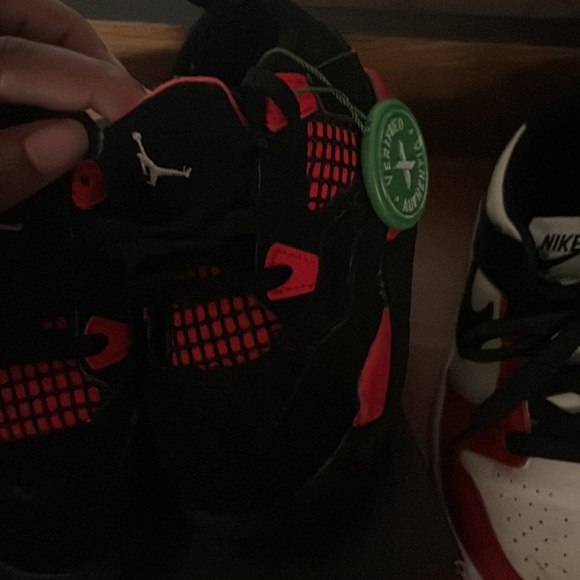 Jordan 4 Retro - Picture 4 of 4